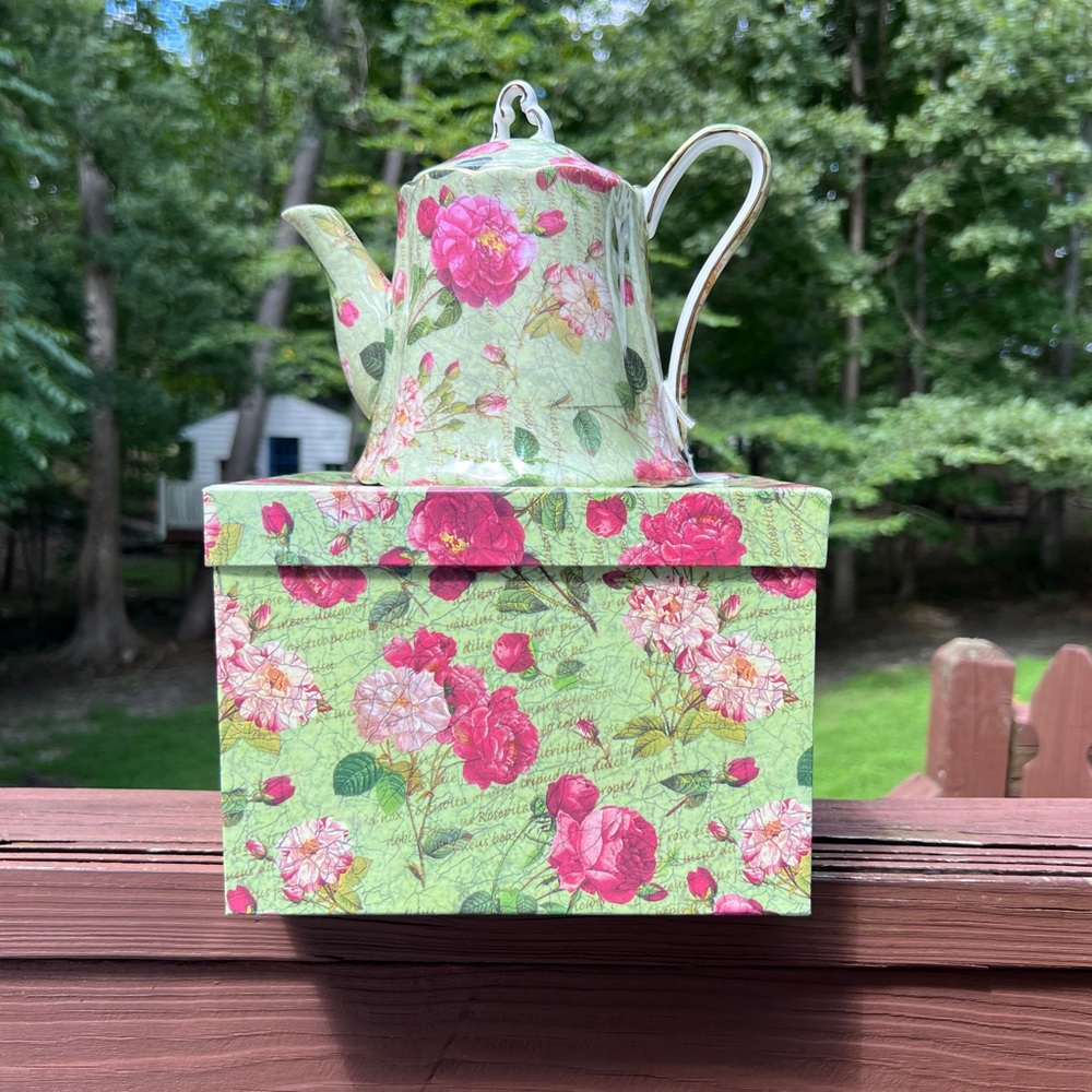 NINA CAMPBELL PINK/GREEN Floral WILD ROSE  Teapot with matching Giftbox|7.5”